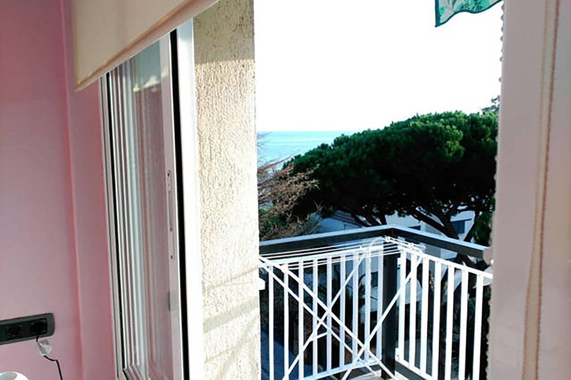 Llavaneres I Apartment